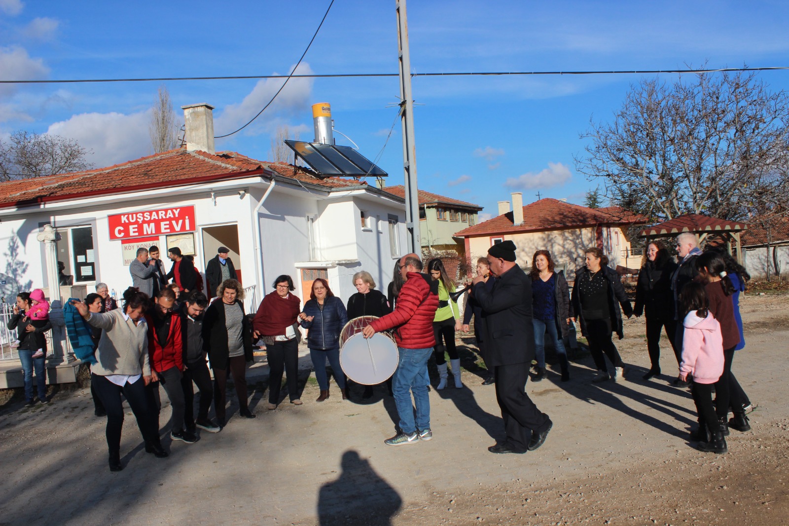 KUÅžSARAYâ€™DA KADIN HAKLARI GÃœNÃœNE COÅžKULU KUTLAMA